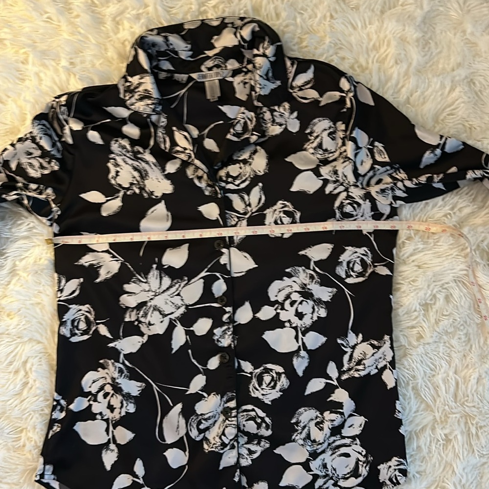JENNIFER LOPEZ INTIMATES black & white pajamas set. Silky stretch flare bottoms - Picture 2 of 9